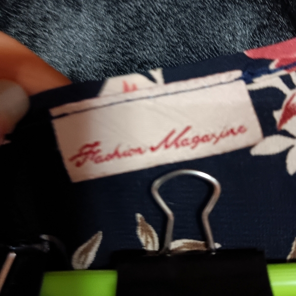 Dark blue blouse with floral print by fashion magazine - Picture 3 of 4